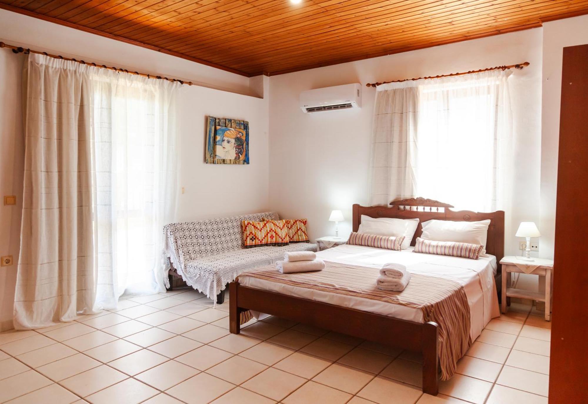 Amnisiades Apartments Karteros Exterior photo